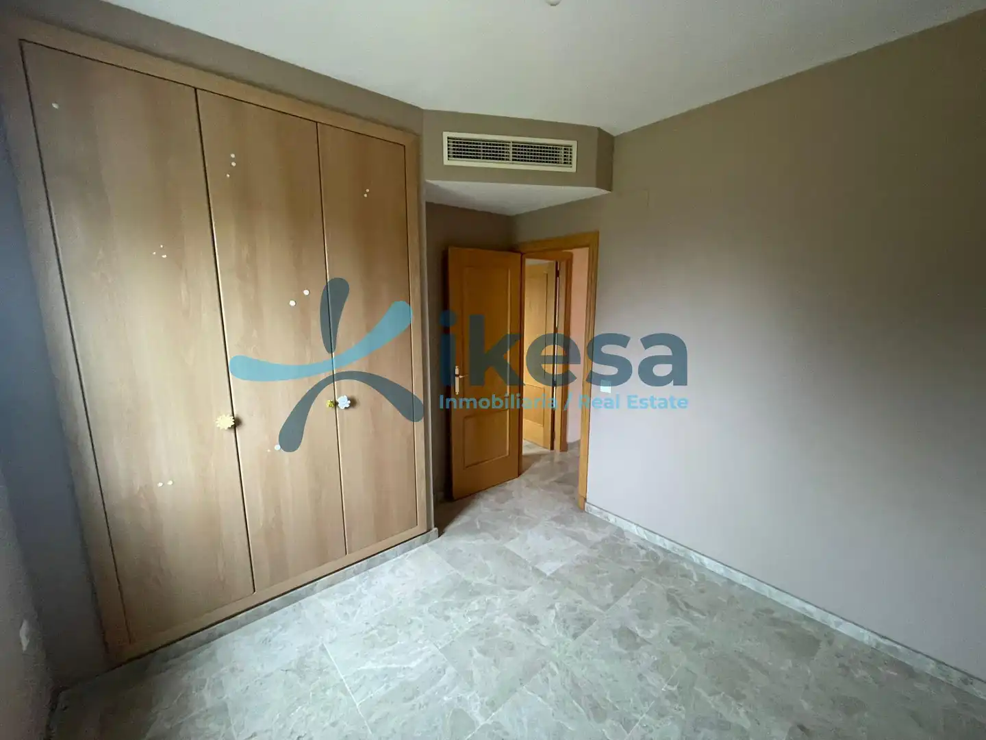 Habitación de Casa adosada en venta en Castilleja de la Cuesta con Aire acondicionado