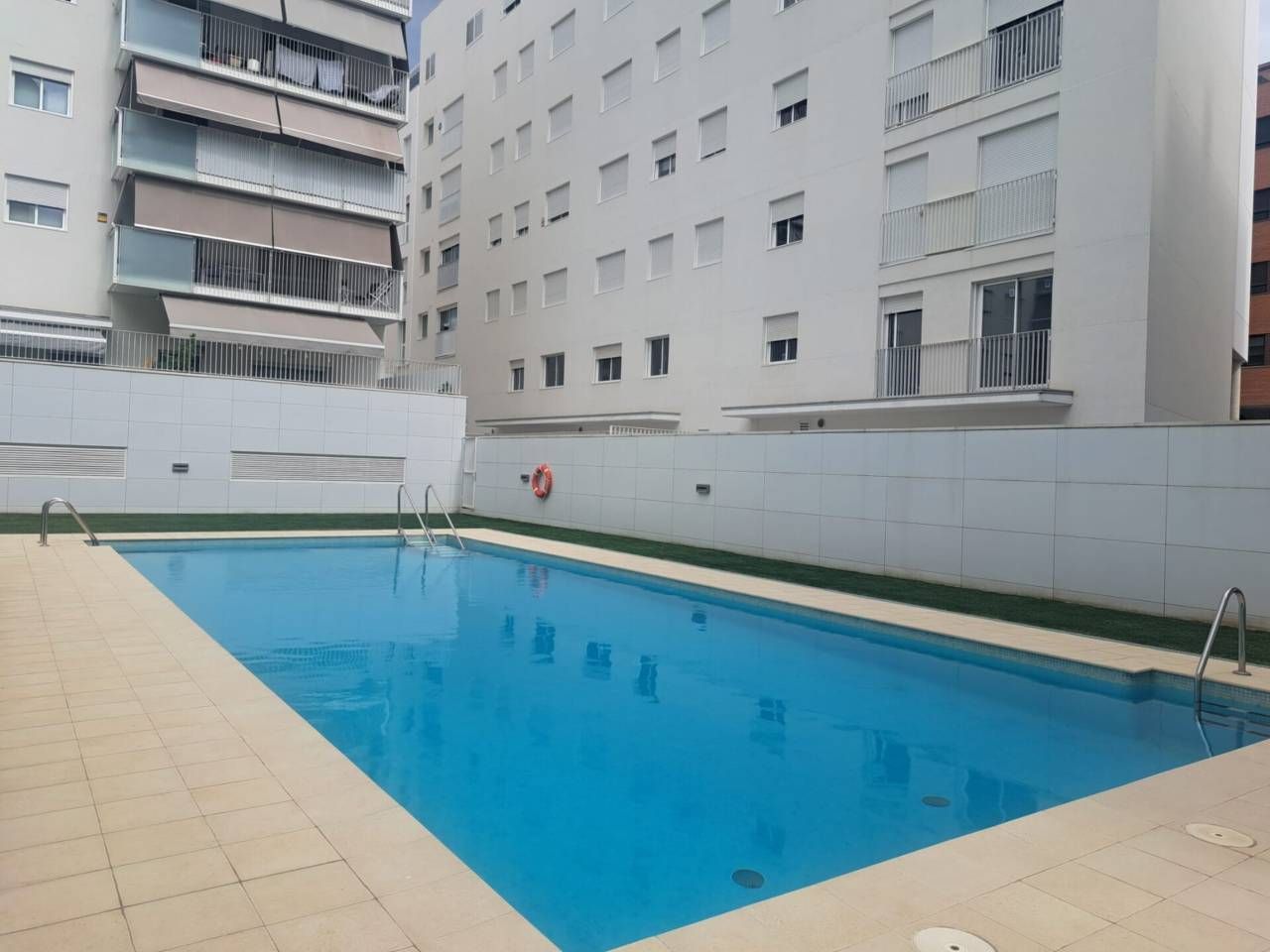 Piscina de Pis de lloguer en Sabadell amb Aire condicionat, Calefacció i Parquet