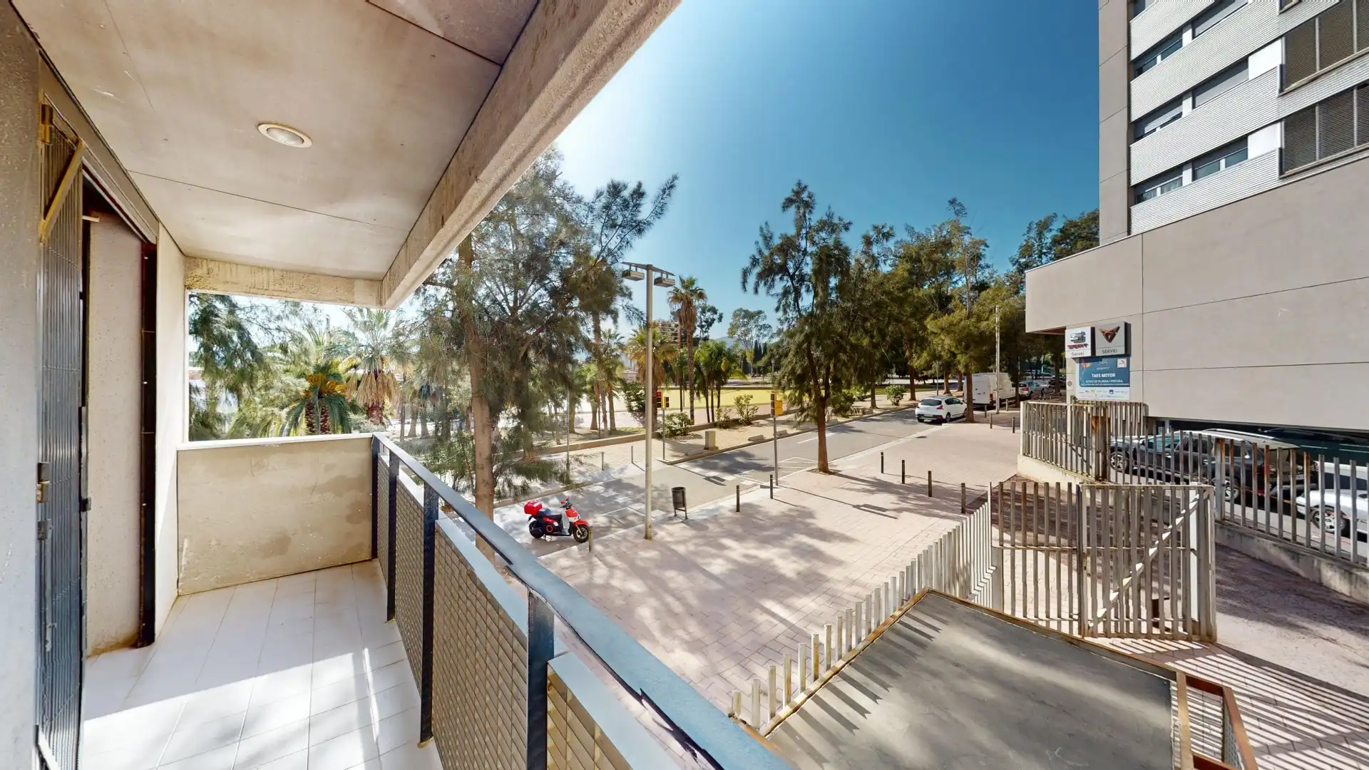Außenansicht von Wohnung zum Verkauf in Barcelona mit Heizung und Balkon