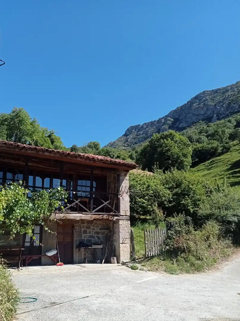 Casa o xalet en venda en Quirós amb Jardí privat, Terrassa i Balcó