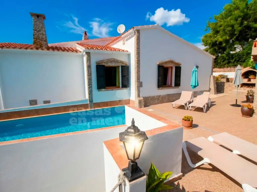 Vista exterior de Casa o xalet en venda en Es Mercadal amb Jardí privat i Piscina