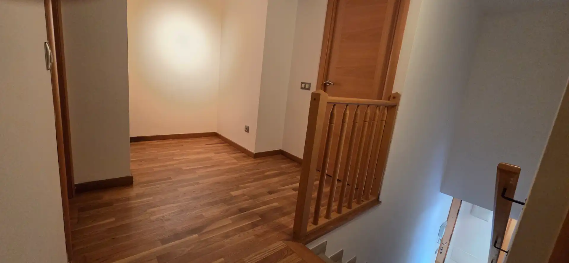 Maisonette zum Verkauf in Barcelona mit Klimaanlage, Heizung und Parkett