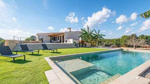 Espaciosa finca de recién construcción en una parcela de 23,000 m2