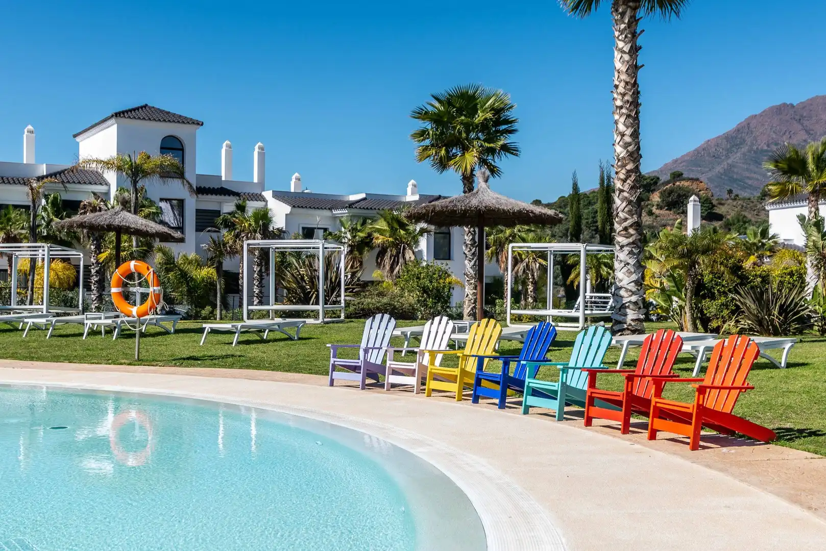 Piscina de Planta baja en venta en Estepona con Aire acondicionado, Calefacción y Jardín privado