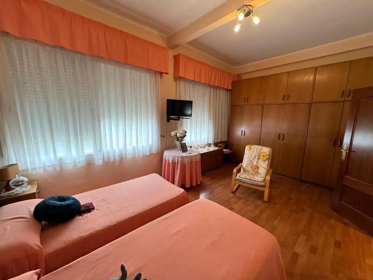 Habitación de Finca rústica en venta en Sant Fost de Campsentelles con Calefacción, Jardín privado y Parquet
