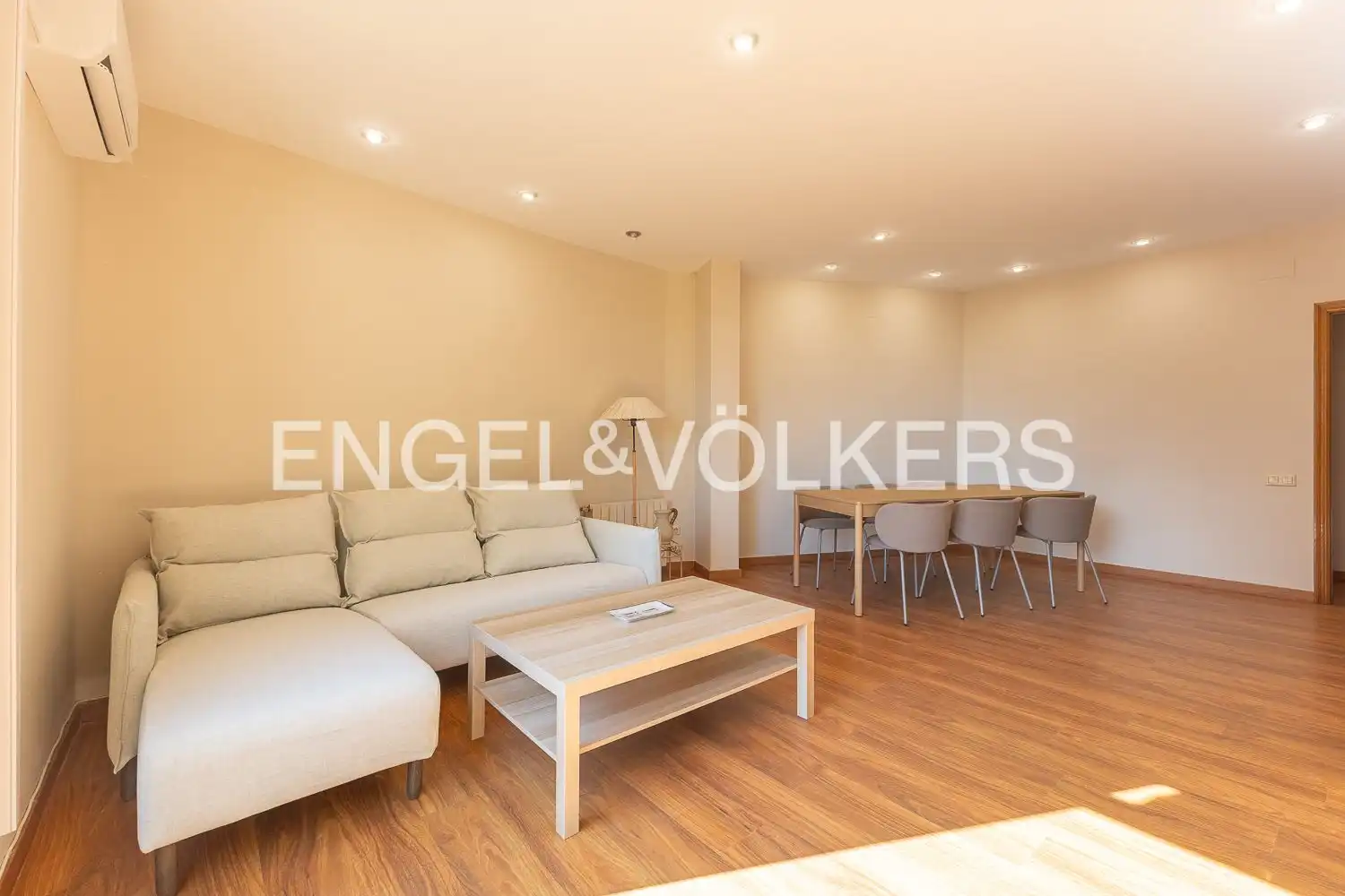 Sala de estar de Piso de alquiler en Valencia con Aire acondicionado, Calefacción y Parquet