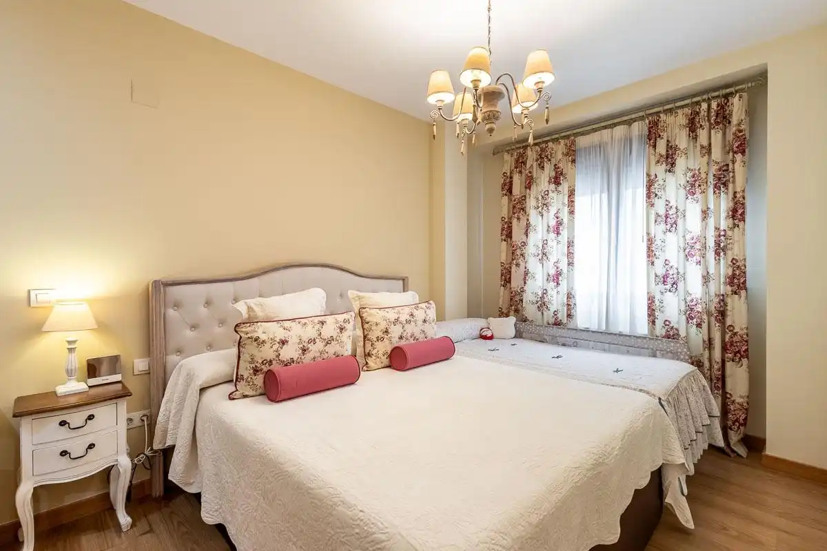 Habitación de Piso en venta en Granada con Aire acondicionado, Calefacción y Trastero