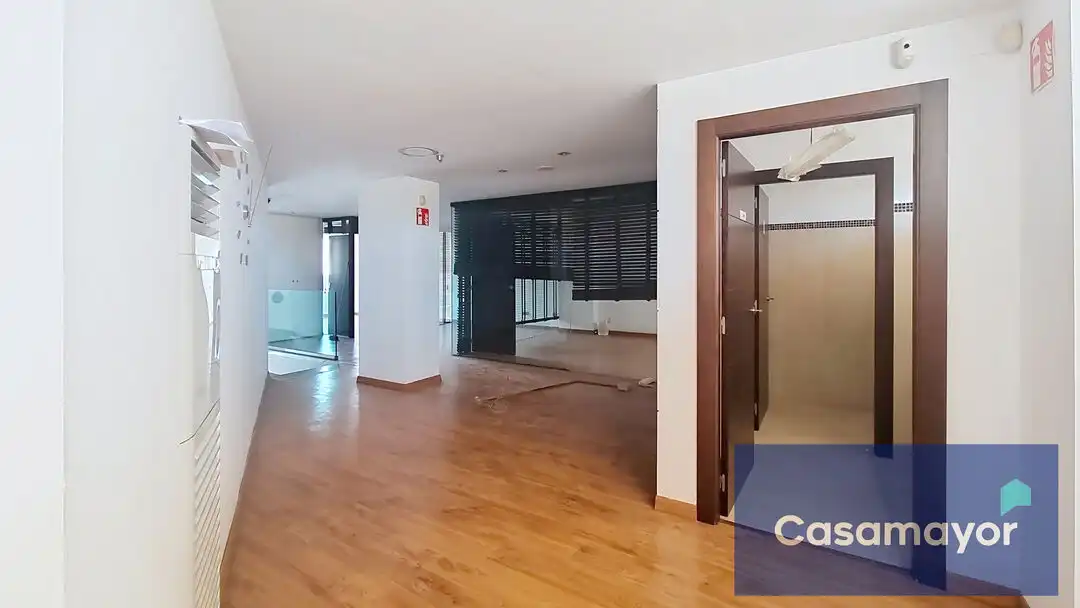 Oficina de lloguer en San Blas