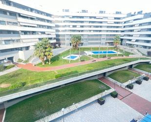 Vista exterior de Dúplex de lloguer en Terrassa amb Terrassa, Piscina i Balcó