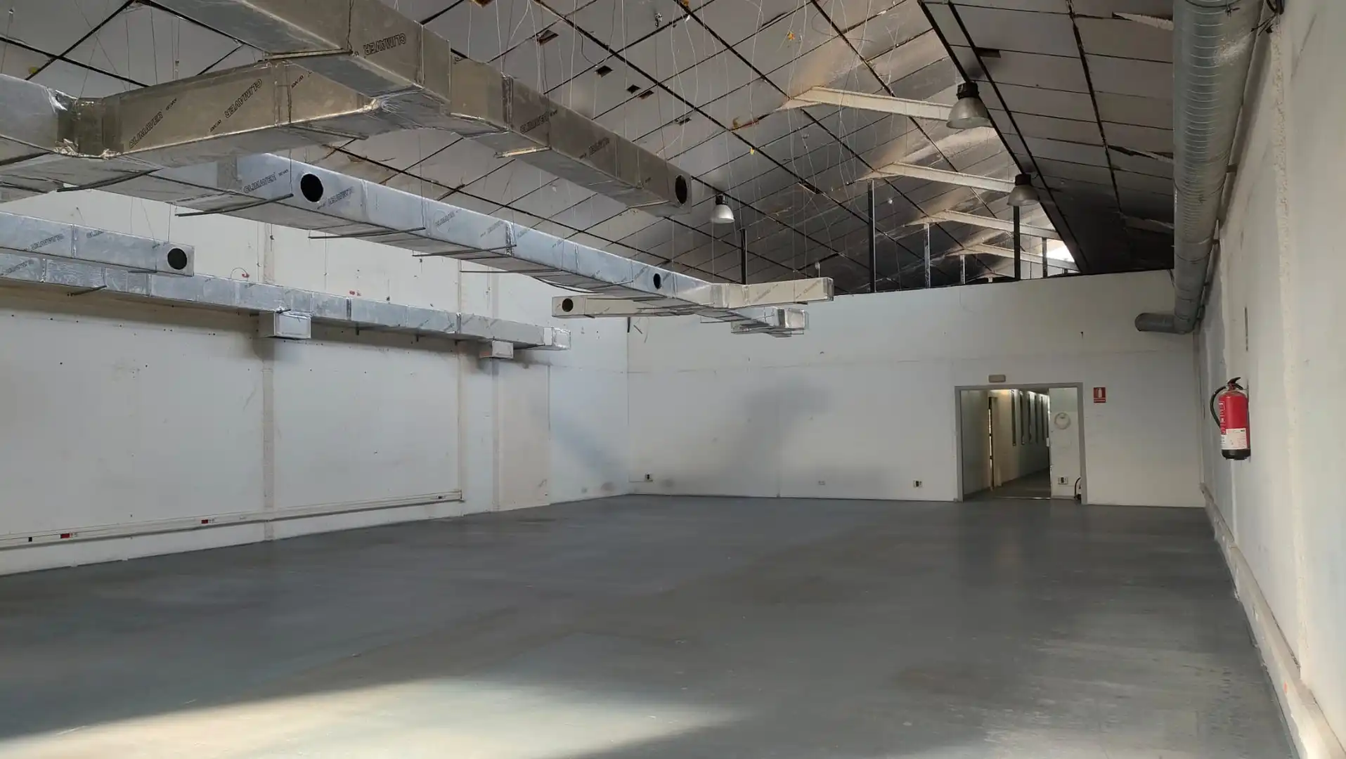 Office for rent in Barcelona  with Air Conditioner and Internet