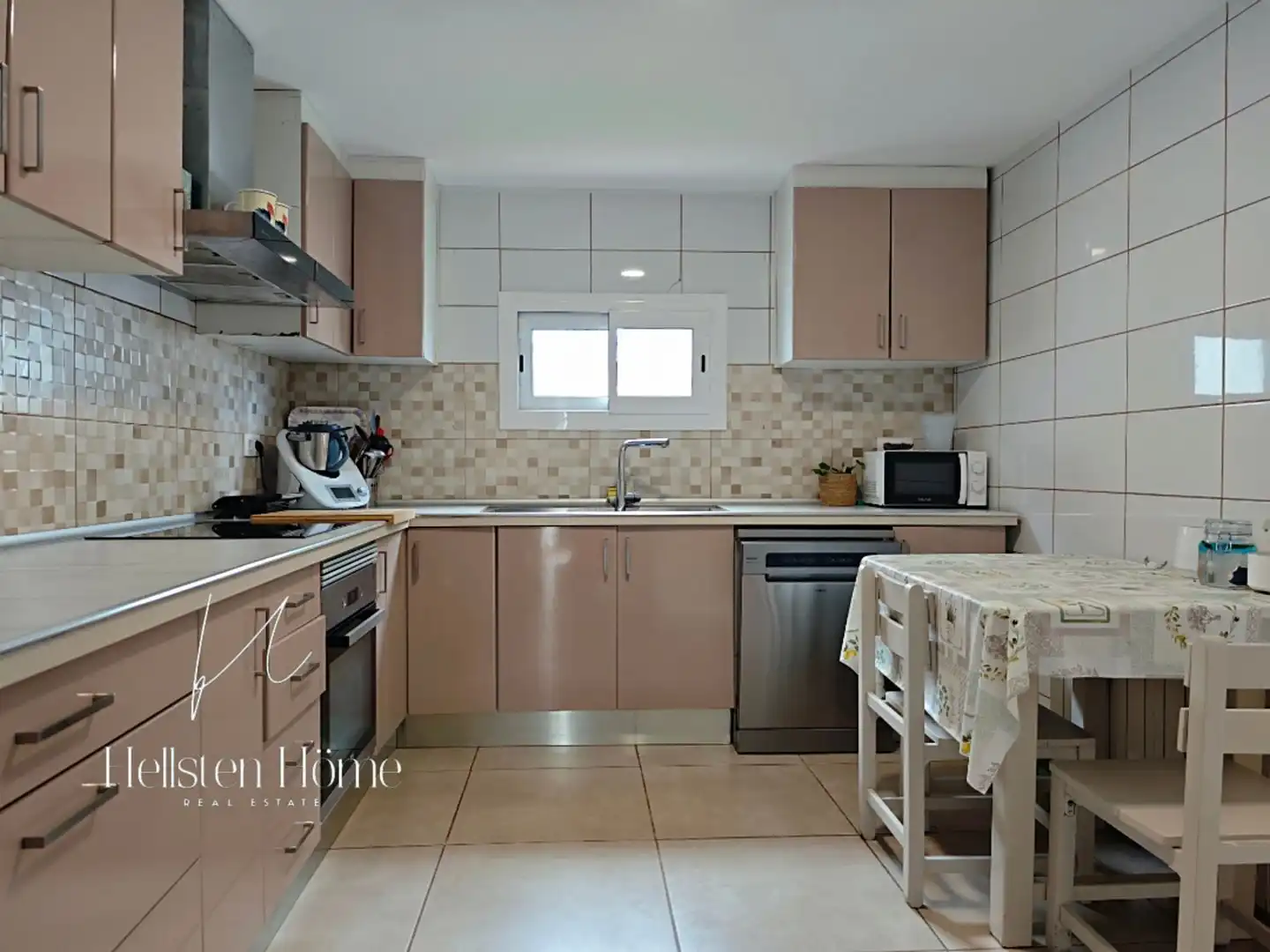 Cuina de Casa o xalet en venda en Castelldefels amb Aire condicionat, Jardí privat i Terrassa