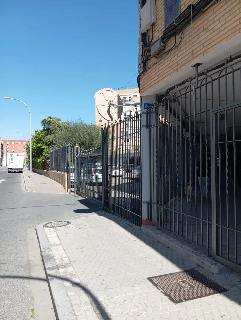 Exterior view of Flat for sale in Sevilla  with Air Conditioner, Private garden and Furnished