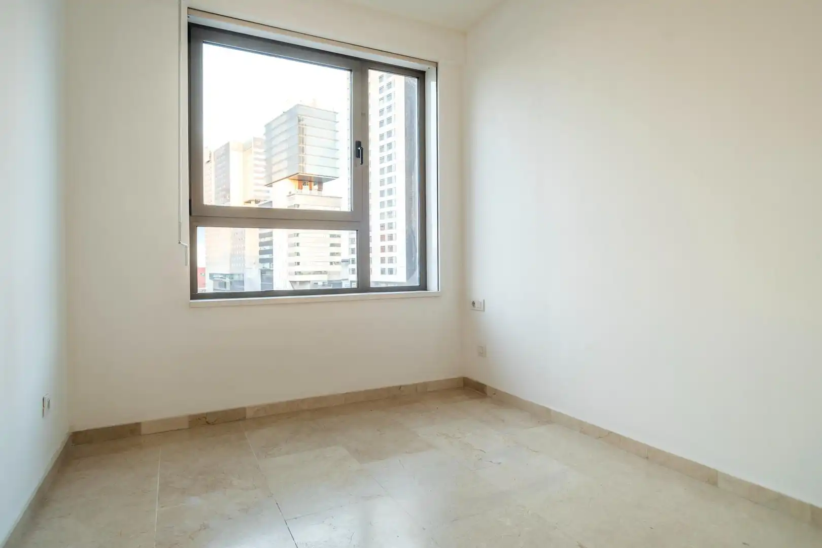 Schlafzimmer von Wohnung zum Verkauf in Barcelona mit Klimaanlage, Heizung und Terrasse