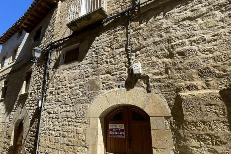 Foto 1 de Casa adosada en venda a Uncastillo, Zaragoza