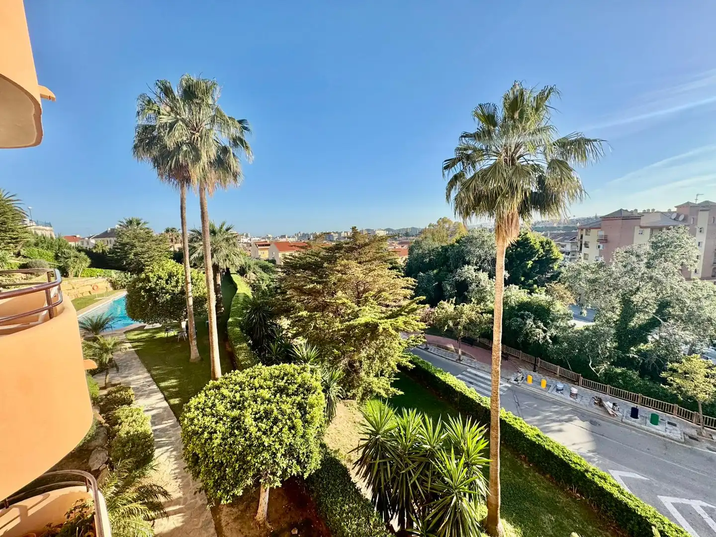 Vista exterior de Piso en venta en Fuengirola con Aire acondicionado, Terraza y Piscina comunitaria