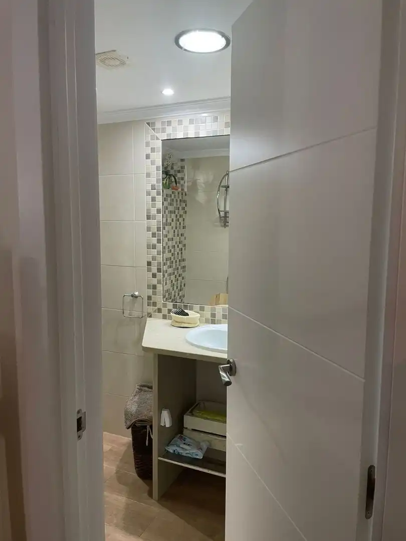 Baño de Estudio de alquiler en Torremolinos con Aire acondicionado, Jardín privado y Terraza