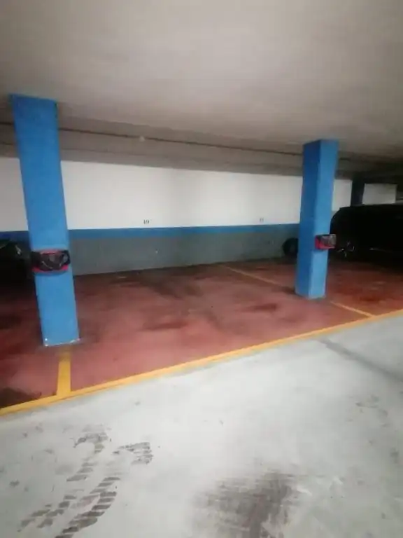 Aparcament de Pis en venda en Gijón  amb Calefacció, Parquet i Terrassa