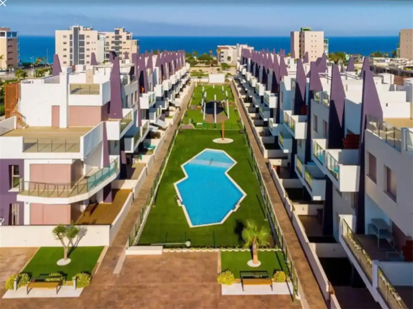 Vista exterior de Dúplex de lloguer en Pilar de la Horadada amb Aire condicionat, Piscina i Moblat