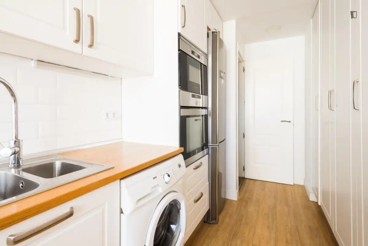 Cocina de Apartamento para compartir en Madrid con Amueblado, Horno y Lavadora