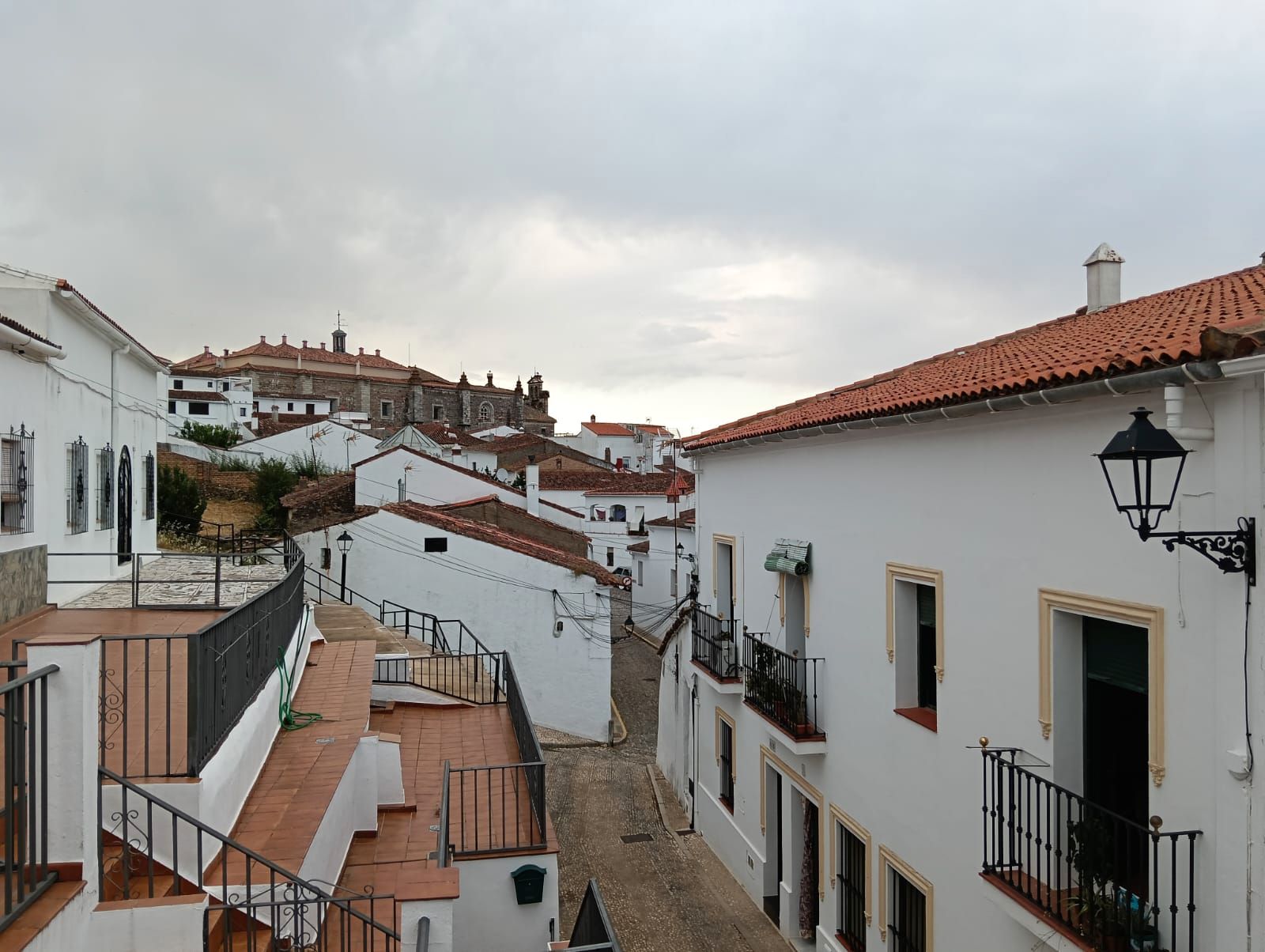 Vista exterior de Casa adosada en venda en Aracena amb Aire condicionat, Terrassa i Traster