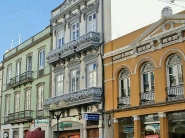 Oficina amb balcó en venda a Calle Triana 75