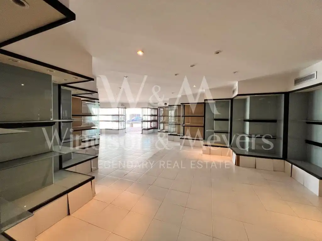 Local en venta en Santa Eulària des Riu con Aire acondicionado