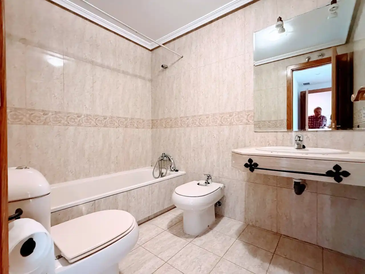 Baño de Piso en venta en Madrid con Calefacción, Terraza y Trastero