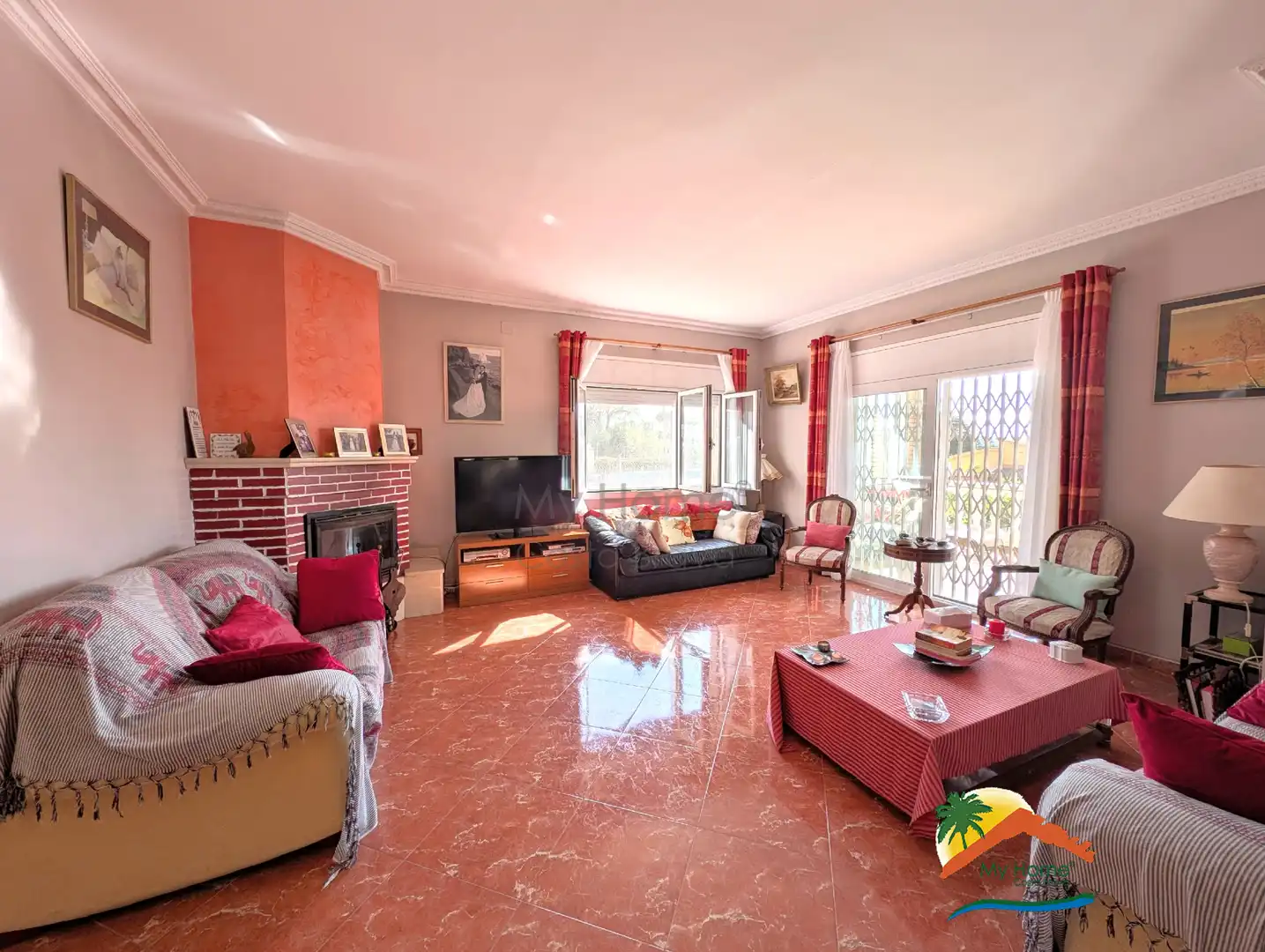 Sala d'estar de Casa o xalet en venda en Lloret de Mar amb Calefacció, Jardí privat i Terrassa
