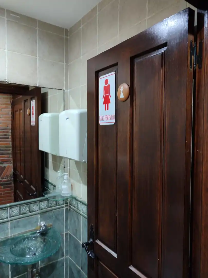 Baño de Local de alquiler en Cartes con Aire acondicionado y Amueblado