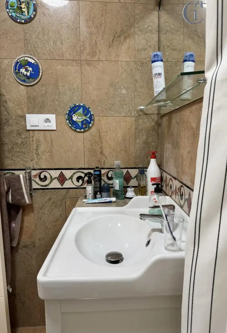 Badezimmer von Wohnungen zum Verkauf in Cádiz