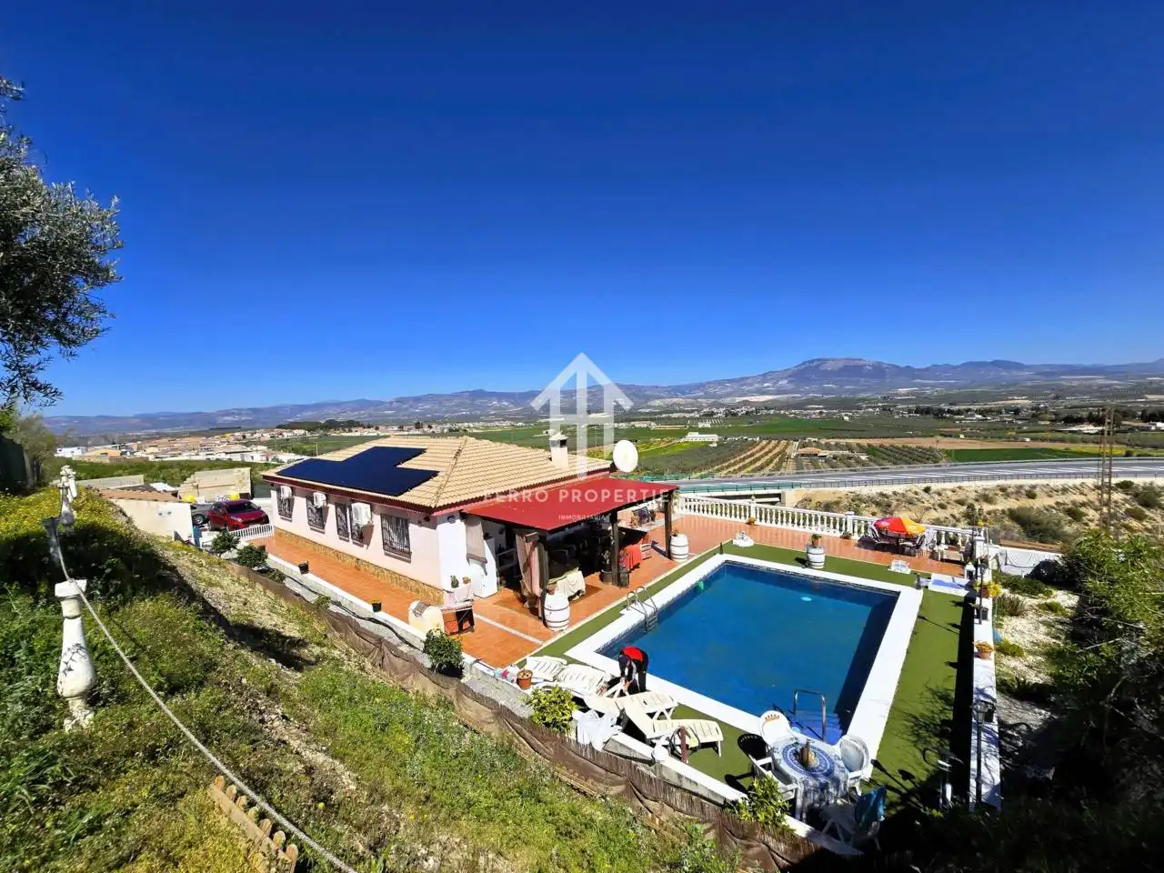 Xalet amb piscina en venda a Carretera Canal 1