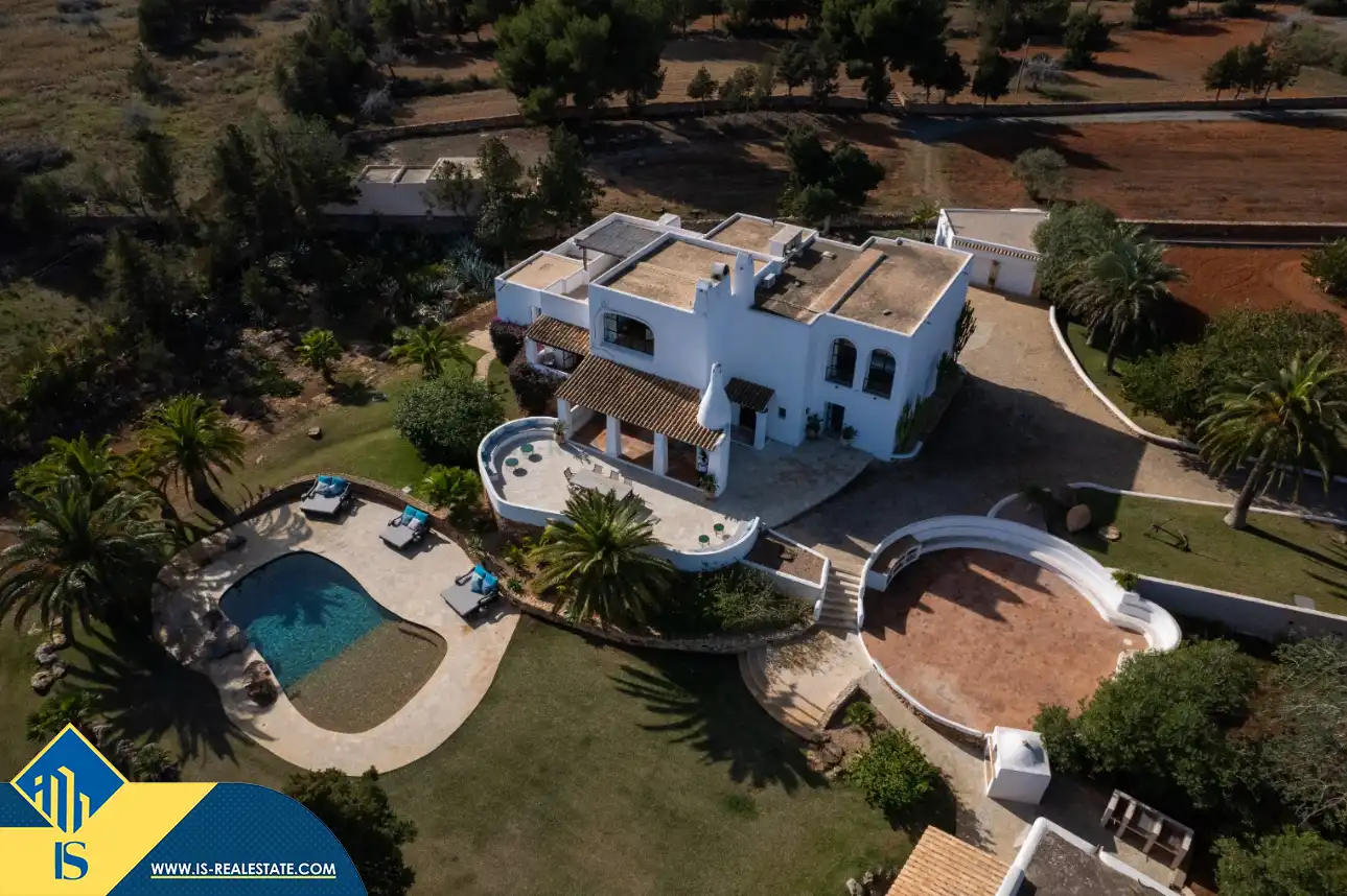 Xalet amb piscina en venda a Santa Eulària
