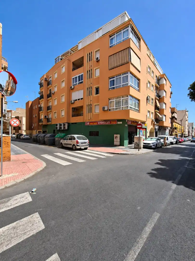 Vista exterior de Àtic en venda en Almería amb Terrassa i Traster