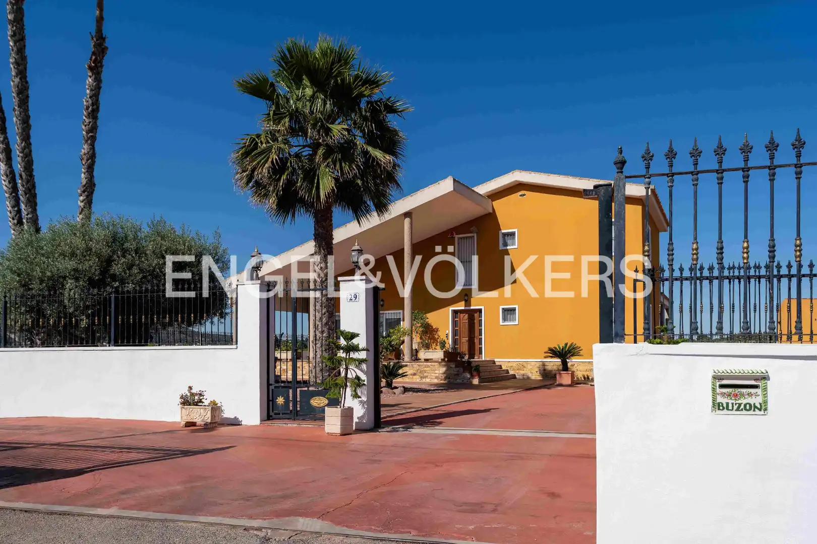 Vista exterior de Finca rústica en venda en Orihuela amb Aire condicionat, Calefacció i Jardí privat