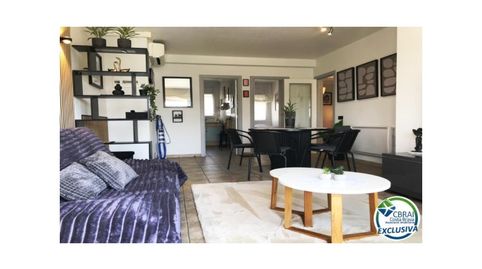 Apartamento de 3 habitaciones con piscina y aparcamiento privado en Santa Margarita Roses