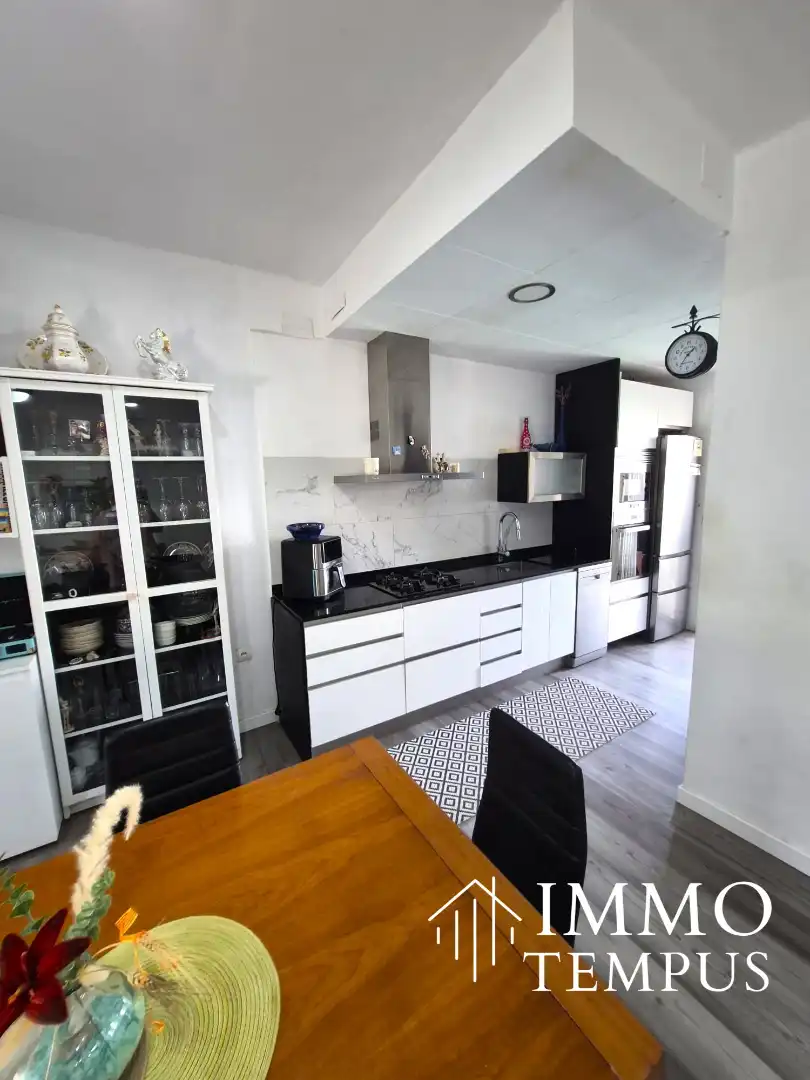 Kitchen of Flat for sale in Terrassa  with Parquet flooring, Terrace and Oven