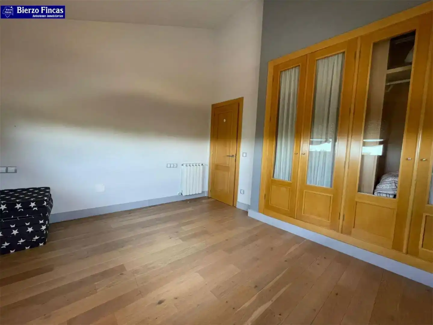 Dormitori de Pis en venda en Valverde de la Virgen amb Jardí privat, Parquet i Traster