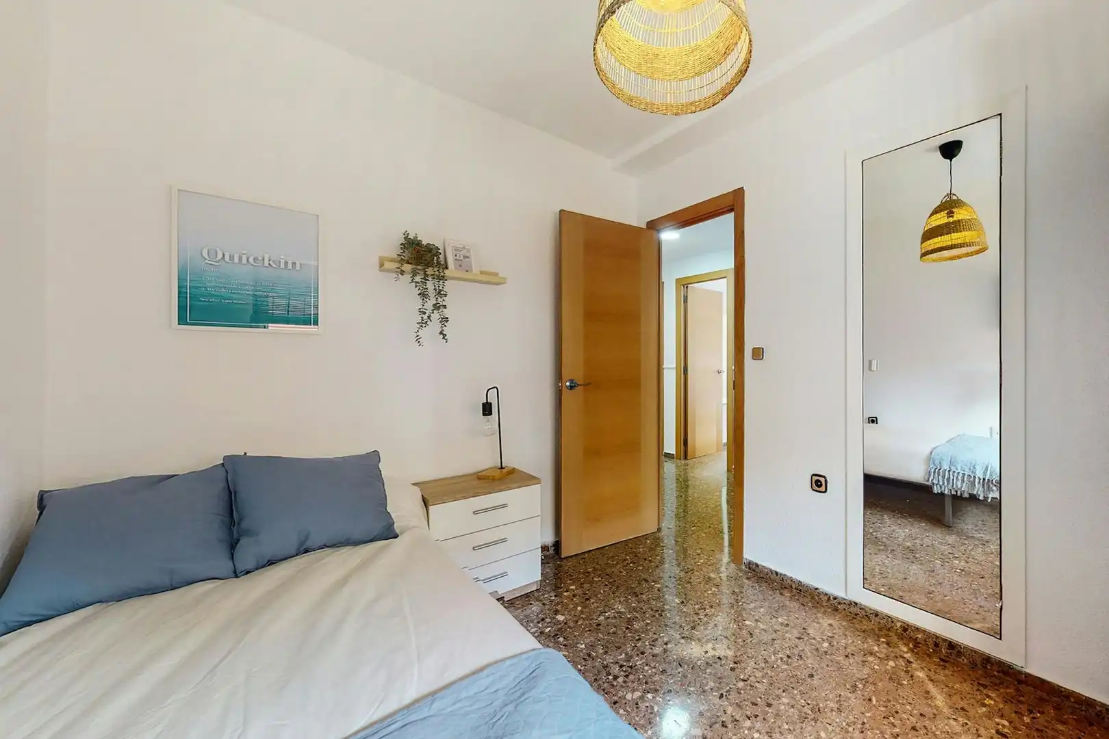 Bedroom of Flat for share in  Valencia Capital  with Air Conditioner, Furnished and Washing machine