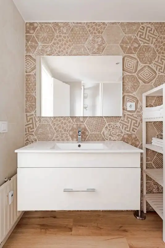 Badezimmer von Wohnung zur Miete in Madrid mit Klimaanlage und Möbliert