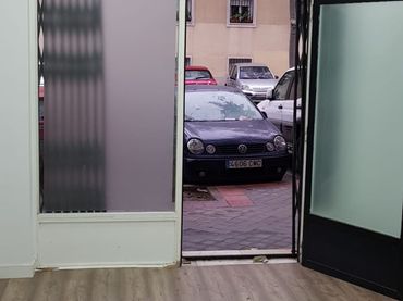 Locale commerciale in affitto a Calle de Fortunata y Jacinta