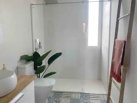 Bathroom of Flat for rent in  Valencia Capital  with Air Conditioner