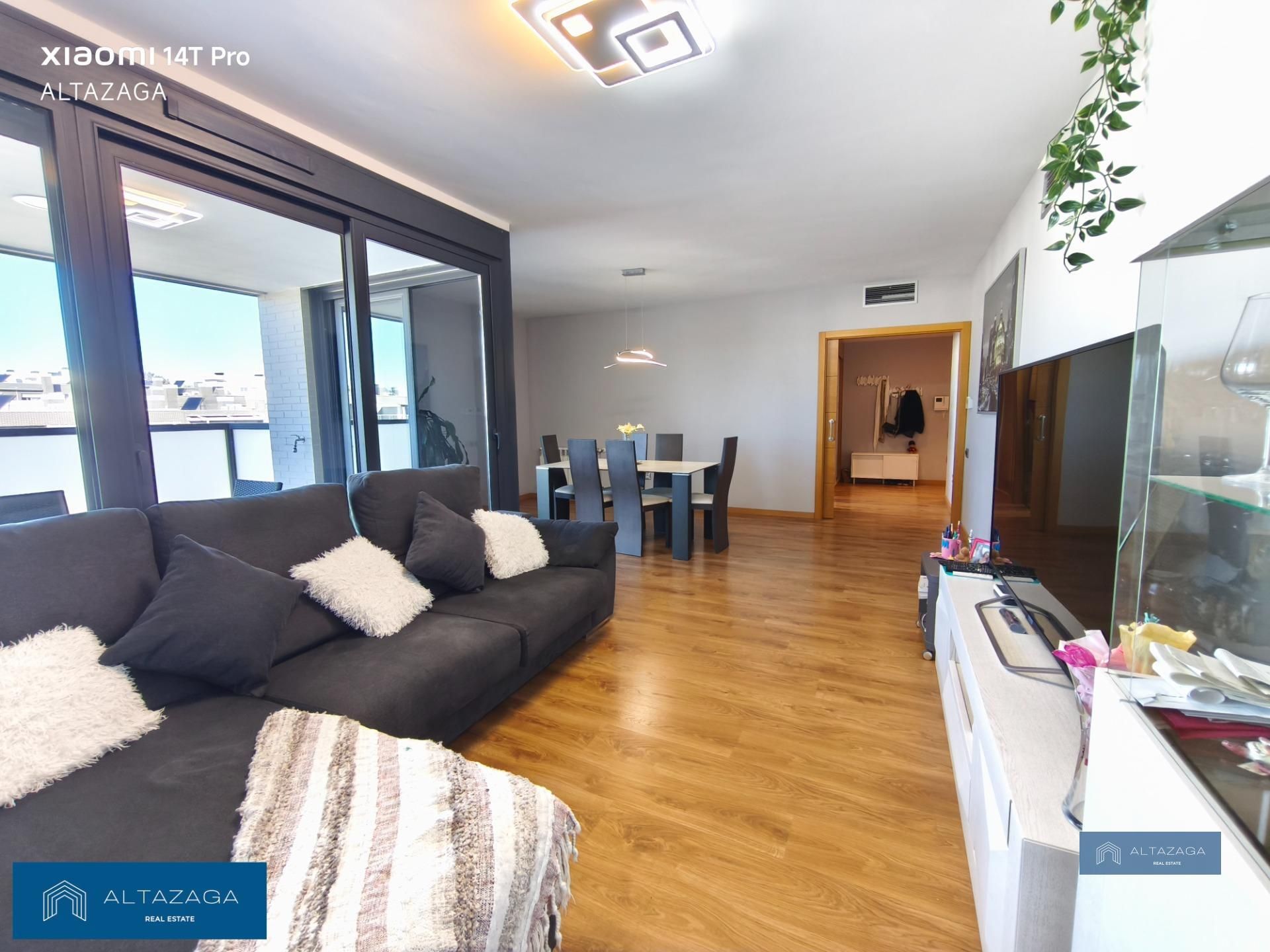 Living room of Flat for sale in San Sebastián de los Reyes  with Heating, Private garden and Terrace