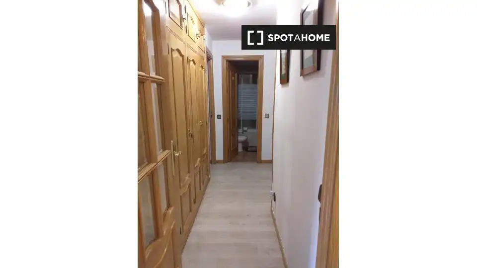 Flat for rent in Madrid  with Air Conditioner, Heating and Furnished