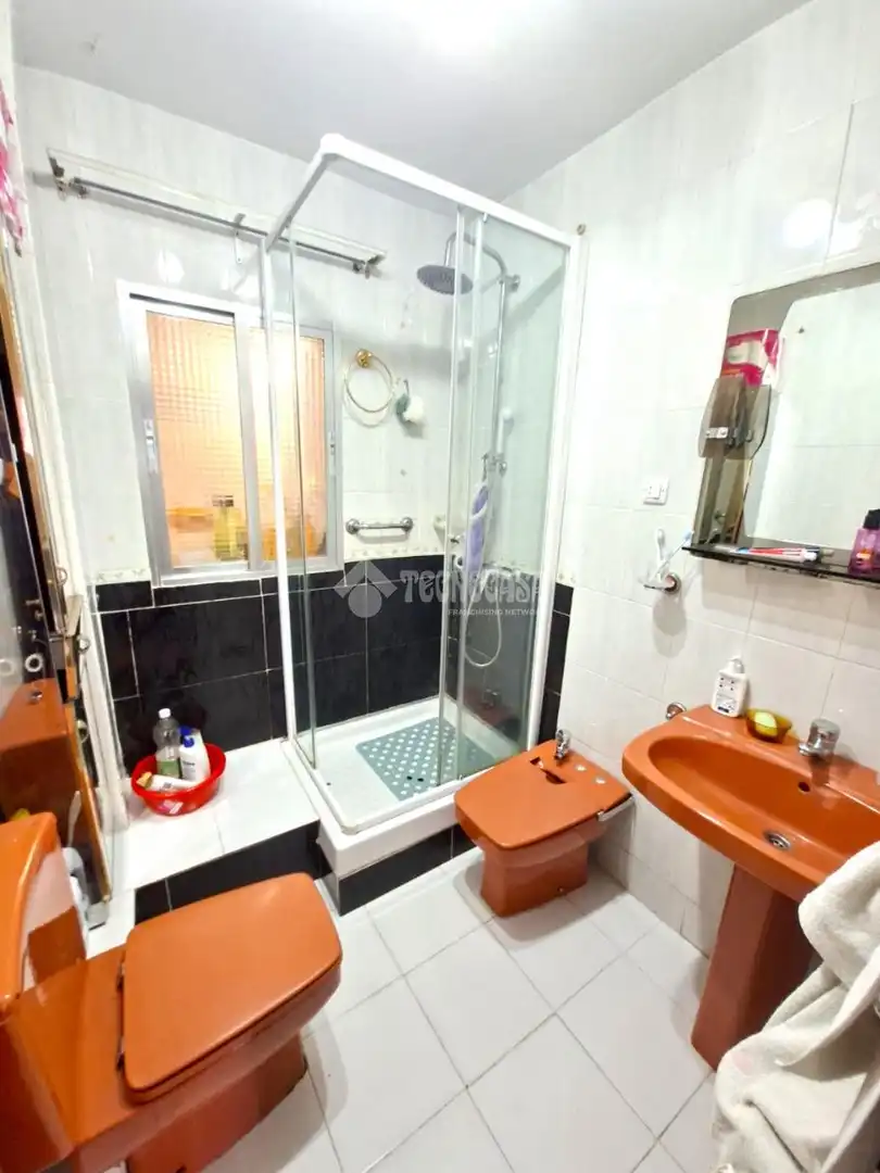 Badezimmer von Wohnung zum Verkauf in Parla mit Klimaanlage und Terrasse