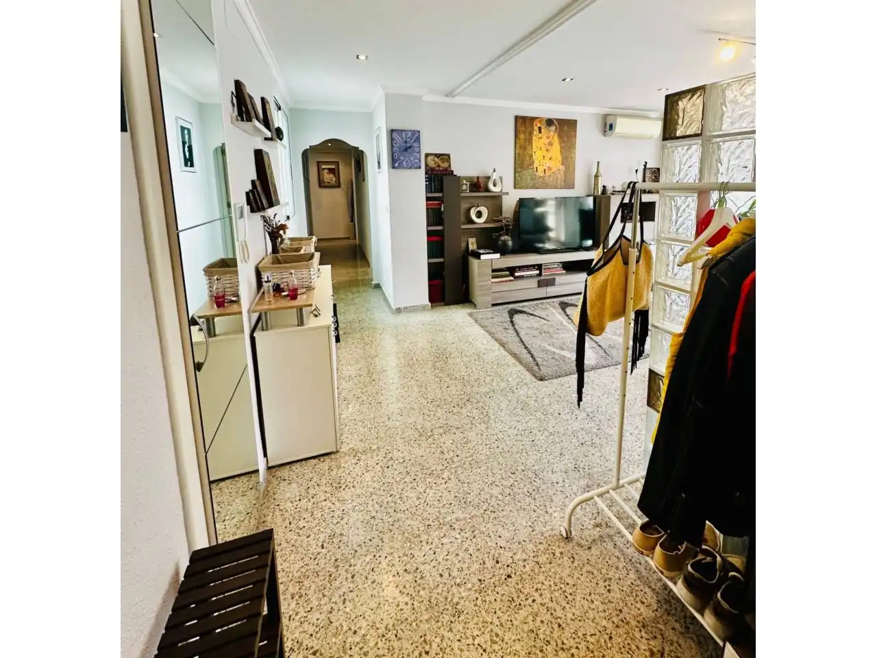 Flat with terrace for sale in Calle Godofredo Ros
