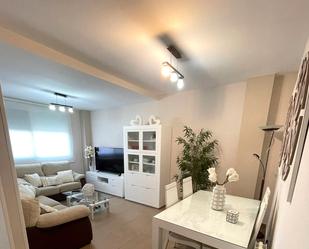 Sala d'estar de Casa adosada en venda en Badajoz Capital amb Aire condicionat i Terrassa