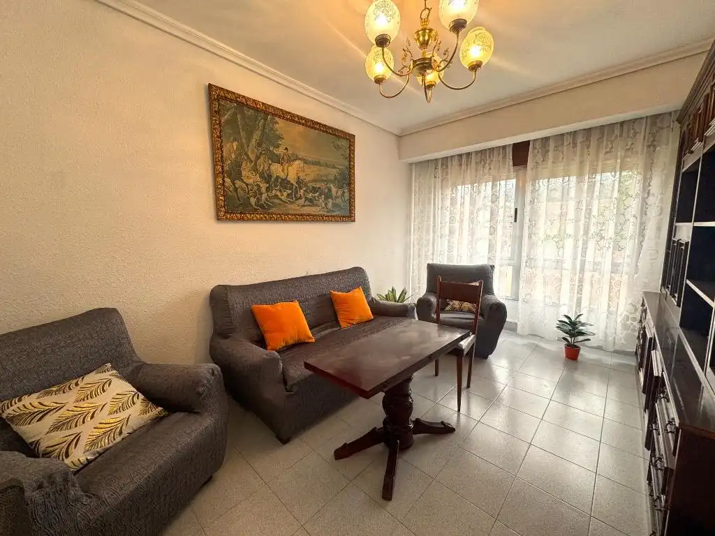 Sala de estar de Piso de alquiler en Los Corrales de Buelna  con Amueblado