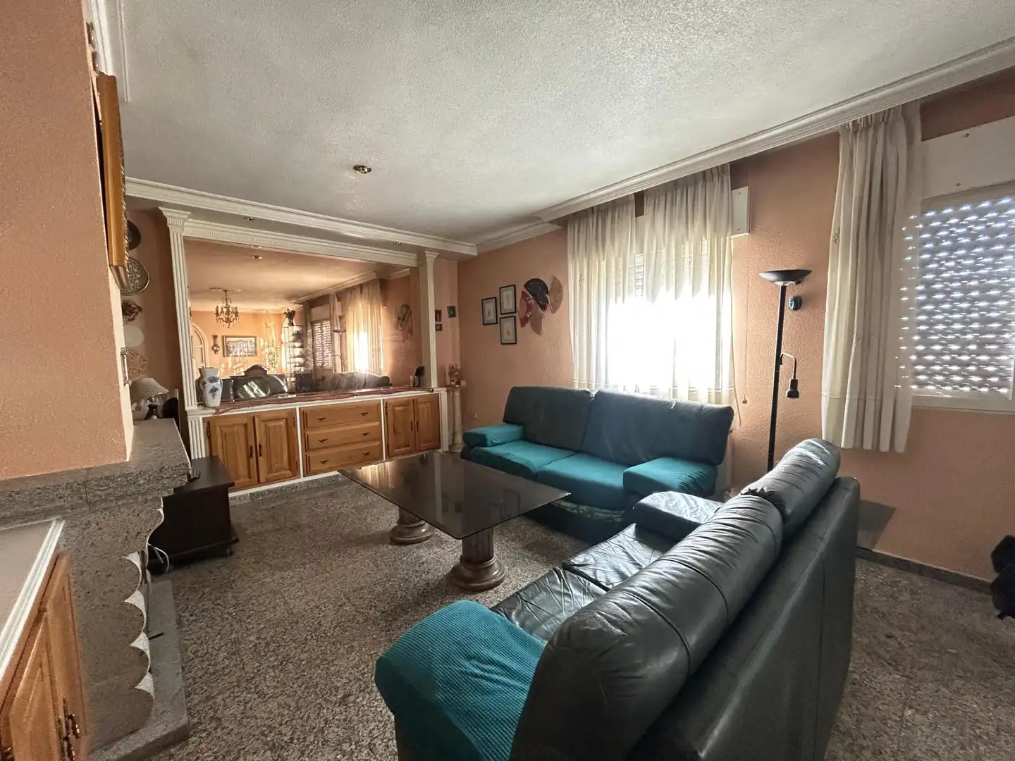 Sala d'estar de Casa o xalet en venda en Villalbilla amb Jardí privat i Piscina