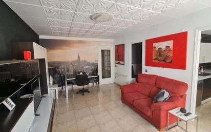 Sala d'estar de Pis en venda en Sallent amb Terrassa i Balcó