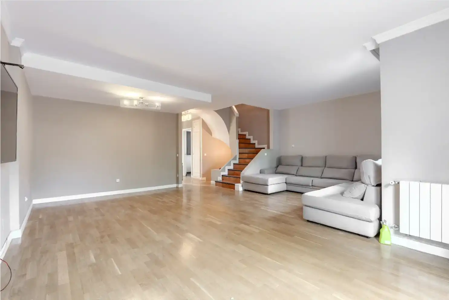 Sala de estar de Casa adosada en venta en Ciudalcampo con Aire acondicionado, Calefacción y Jardín privado